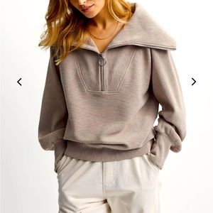 Varley Vine Half Zip Pullover in taupe. Size XS